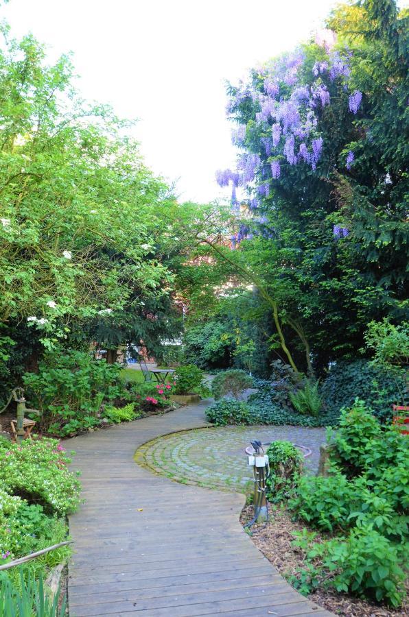 Gaestezimmer Mit Garten In Fischeln Крефелд Екстериор снимка